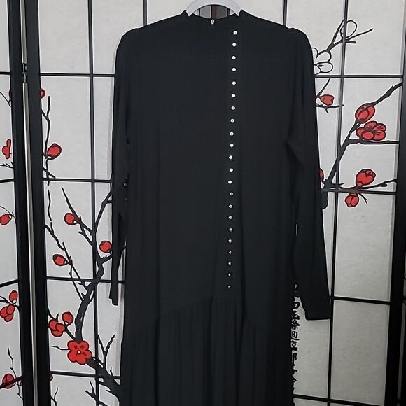 Vaara Full Coverage Long Sleeve Maxi Dress - Picture 3 of 10
